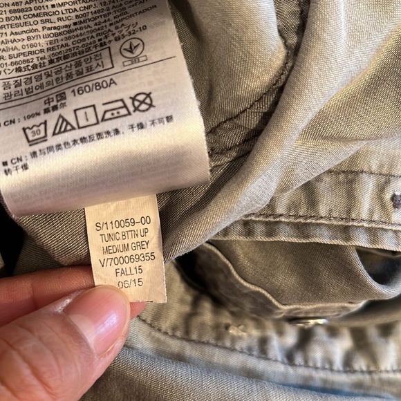 Gap gray lightweight shirt XS button down collared neck cuffs hi low hem loose - Picture 11 of 11